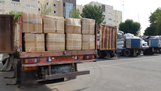 فرمانده انتظامی استان ایلام خبر داد؛ کشف محموله پوشاک خارجی ۱۱ میلیارد ریالی در دهلران فرمانده انتظامی استان ایلام خبر داد؛ کشف محموله پوشاک خارجی ۱۱ میلیارد ریالی در دهلران