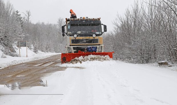 مدیرکل راهداری و حمل و نقل جاده ای ایلام: ۷۵ کیلومتر از راه های استان ایلام برف روبی شد