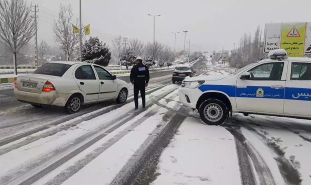 پلیس راه ایلام نسبت به لغزندگی و مه گرفتگی محورهای مواصلاتی هشدار داد