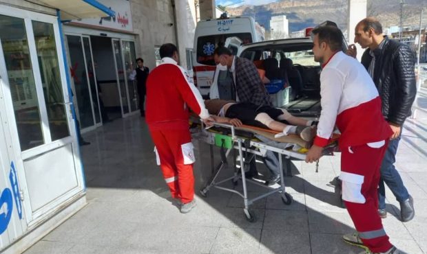 مدیرعامل جمعیت هلال احمر استان ایلام خبر داد: هلال احمر ایلام به ۲۷ هزار نفر در طرح نوروزی خدمات ارائه داد مدیرعامل جمعیت هلال احمر استان ایلام خبر داد: هلال احمر ایلام به ۲۷ هزار نفر در طرح نوروزی خدمات ارائه داد