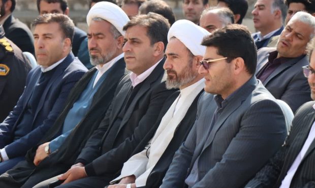 گزارش_تصویری/ کاشت نهال توسط امام جمعه ایلام در محوطه‌ی دانشگاه آزاد اسلامی