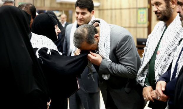 استاندار ایلام در اجلاسیه روز شهید: خون پاک شهدا تضمین کننده اقتدار و امنیت کشور در برابر هجمه‌های جبهه استکبار است