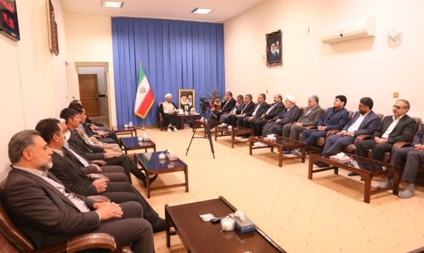 امام جمعه ایلام در دیدار نوروزی با استاندار ایلام تاکید کرد: مشاغل خانگی و صنایع دستی در استان زمینه ساز توسعه اقتصادی است و جای کار در استان وجود دارد