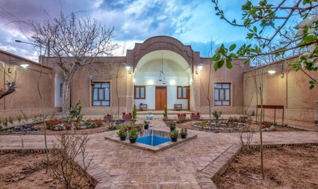 مدیرکل میراث فرهنگی، گردشگری و صنایع دستی ایلام خبر داد: آمادگی ۲۶۴  مرکز اقامتی در ایلام برای پذیرایی از مسافران نوروزی