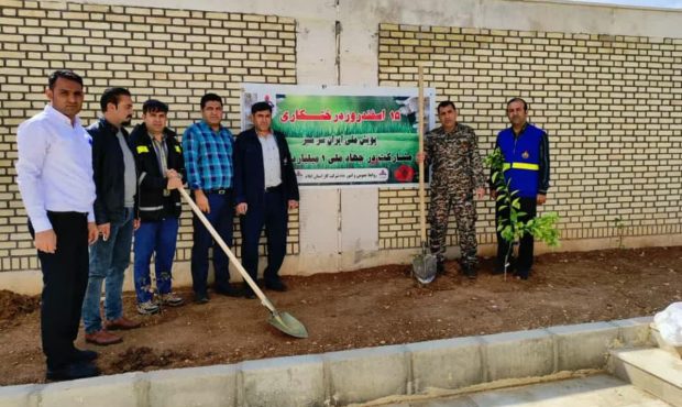 مدیرعامل شرکت گاز استان ایلام خبر داد: کاشت ۳۴۰ نهال مثمر و غیرمثمر در ایستگاه های گازرسانی ایلام