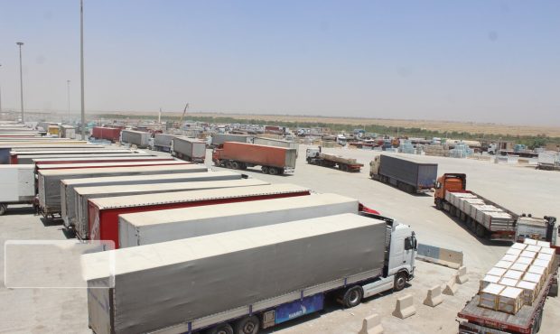 سرپرست گمرک استان ایلام خبر داد: صادرات یک میلیارد و ۸۱۱ میلیون دلار کالا از مرز مهران