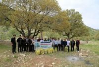 پاکسازی قسمتی از طبیعت دره ارغوان توسط جمعی از کارکنان شرکت گاز  ایلام