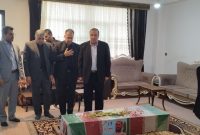 استاندار ایلام با حضور در منزل شهید فیضی‌زاده: هرچه داریم از برکت وجود شهداست/ شهید والامقام فیضی‌زاده مظهر ایثار و فداکاری بود
