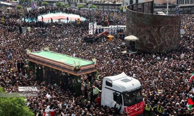 تشییع شهدای خدمت در تهران