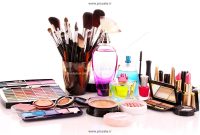 زنان ایرانی بر روی سکوی اول مصرف لوازم آرایش در جهان