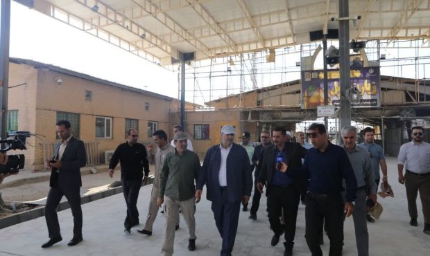 استاندار ایلام در جریان بازدید از پایانه مرزی شهید سپهبد حاج قاسم سلیمانی خبر داد: اجرای عملیات نصب هشت هزار متر مربع سایبان جدید در مرز مهران