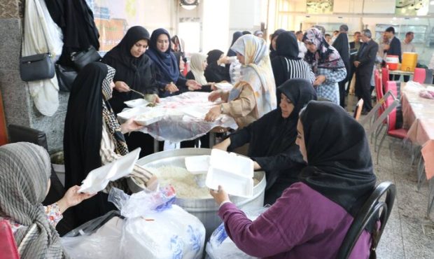 مدیرکل کمیته امداد استان ایلام خبر داد؛ توزیع ۴۰ هزار پرس غذای گرم بین نیازمندان در ایلام طی عید غدیر