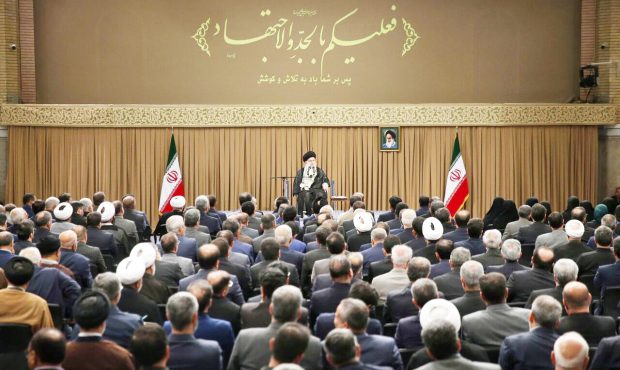 رهبر انقلاب: موفقیت رئیس جمهور و دولت جدید، موفقیت همه ما است