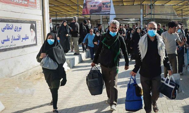 فرماندار مهران خبر داد: تردد زائران از مرز مهران روان و بدون مشکل است فرماندار مهران خبر داد: تردد زائران از مرز مهران روان و بدون مشکل است