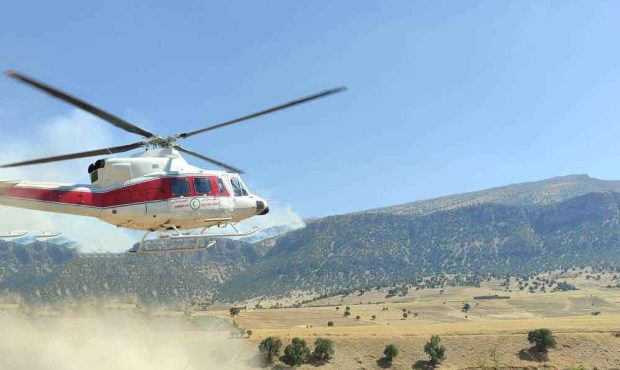 گسترش آتش سوزی ارتفاعات قلارنگ ایلام/ بالگرد هلال احمر برای اطفای حریق اعزام شد گسترش آتش سوزی ارتفاعات قلارنگ ایلام/ بالگرد هلال احمر برای اطفای حریق اعزام شد