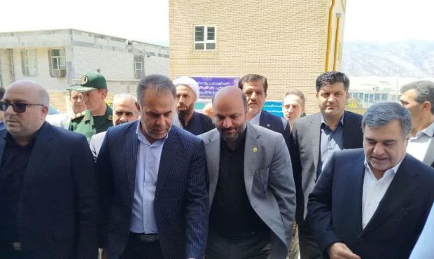 با حضور معاون هماهنگی امور عمرانی استانداری ایلام؛ مدرسه ۱۲ کلاسه هوشمند شهید یاسمی ایوان افتتاح شد