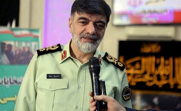 سردار رادان در قرارگاه اربعین حسینی در مرز مهران تاکید کرد: پلیس آمادگی کامل برای خدمات رسانی شبانه روزی به زائران اربعین حسینی را دارد