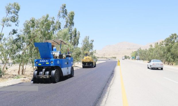 مدیرکل راهداری و حمل و نقل جاده‌ای استان خبر داد: ۱۸۸ کیلومتر روکش آسفالت راه‌های ایلام انجام شد