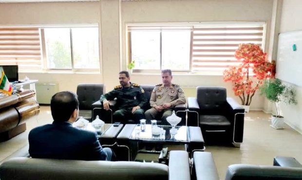 مدیرکل حفظ آثار دفاع مقدس استان ایلام با مهندس نبی پور مدیر مخابرات منطقه ایلام دیدار نمودند مدیرکل حفظ آثار دفاع مقدس استان ایلام با مهندس نبی پور مدیر مخابرات منطقه ایلام دیدار نمودند