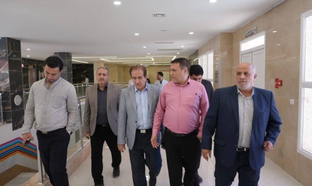 بازدید سرزده معاون سازمان برنامه و بودجه کشور از بیمارستان رازی ایلام بازدید سرزده معاون سازمان برنامه و بودجه کشور از بیمارستان رازی ایلام