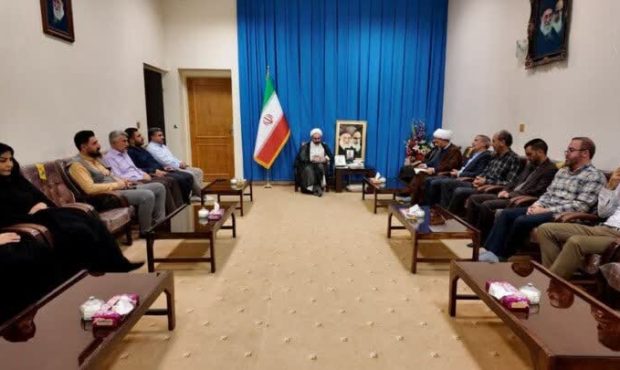 امام جمعه ایلام در دیدار با مدیرکل و جمعی از کارکنان اوقاف و امور خیریه: باید تلاش کرد که بقاع متبرکه استان به محور گردشگری دینی و فرهنگی تبدیل شوند