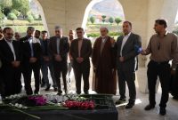 استاندار و کارکنان استانداری ایلام با حضور بر سر مزار شهید گمنام: هفته دفاع‌مقدس یادآور وحدت‌کلمه مردم ایران و رشادت رزمندگان اسلام است