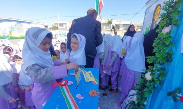 مدیرکل کمیته امداد استان ایلام خبر داد: جشن عاطفهها به مدت دو هفته در ایلام برگزار می شود مدیرکل کمیته امداد استان ایلام خبر داد: جشن عاطفهها به مدت دو هفته در ایلام برگزار می شود