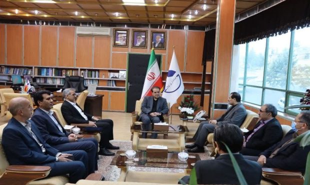 مدیر مخابرات منطقه ایلام و هیئت همراه در دیدار با استاندار ایلام؛ وظیفه داریم با تمام توان در جهت همکاری و همیاری و تحقق برنامه‌های دولت وفاق ملی حرکت نماییم