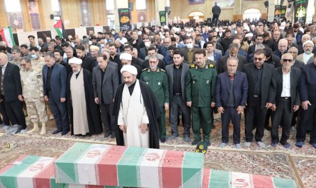 اقامه نماز بر پیکر ۳ شهید گمنام دوران دفاع مقدس در ایلام