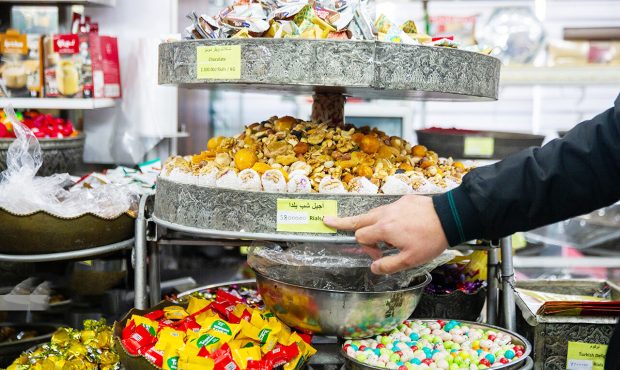 معاون بازرسی و حمایت از حقوق مصرف‌کنندگان صمت: ۸۰ پرونده تخلف یلدایی برای اصناف ایلام تشکیل شد