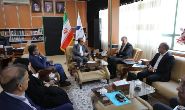 استاندار ایلام در دیدار مدیرعامل شرکت نفت و گاز غرب: انتقال حساب شرکتها فعال به بانکهای استان از مطالبات مهم مردم استان ایلام است استاندار ایلام در دیدار مدیرعامل شرکت نفت و گاز غرب: انتقال حساب شرکتها فعال به بانکهای استان از مطالبات مهم مردم استان ایلام است