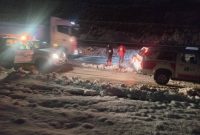 مدیر عامل جمعیت هلال احمر استان خبر داد: استقرار ۱۵ گروه عملیاتی هلال احمر در جاده های برفگیر ایلام