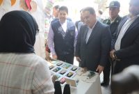 نمایشگاه صنایع دستی و نوروزگاه شهر ایلام در محل قلعه والی و با حضور استاندار ایلام افتتاح و آغاز به کار کرد نمایشگاه صنایع دستی و نوروزگاه شهر ایلام در محل قلعه والی و با حضور استاندار ایلام افتتاح و آغاز به کار کرد