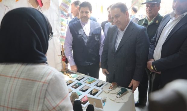 نمایشگاه صنایع دستی و نوروزگاه شهر ایلام در محل قلعه والی و با حضور استاندار ایلام افتتاح و آغاز به کار کرد