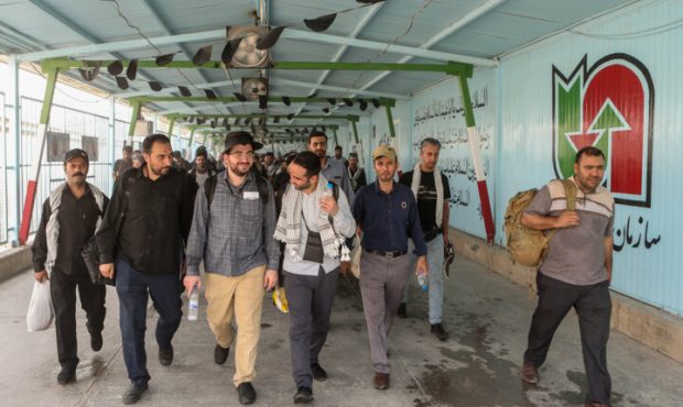 فرماندار مهران خبر داد: موج بازگشت زوار از مرز مهران؛ تردد بیش از ۳۳۰ هزار نفر