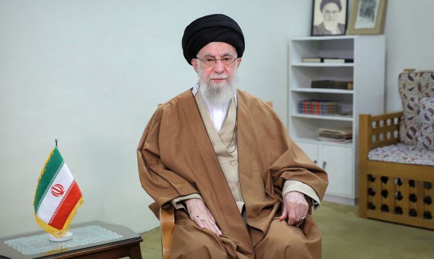 سال ۱۴۰۴، سال «سرمایه گذاری برای تولید»/ آرزوی خیر و صلاح و پیروزی برای امت اسلامی سال ۱۴۰۴، سال «سرمایه گذاری برای تولید»