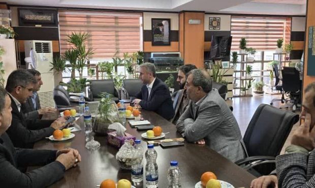 دیدارهای فرماندار با مسئولان کشور برای عمران و آبادانی مهران/سازمان شهرداری ها و دهیاری‌ها قیر مورد نیاز شهر مهران را تأمین می کند