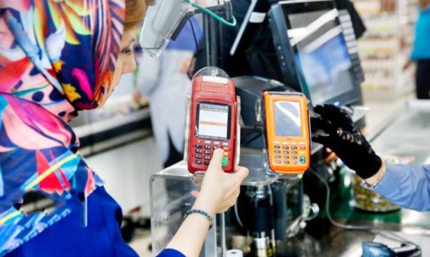 کمین کلاهبرداران در قالب فروشندگان سیار/ رمز کارت را خودتان وارد کنید