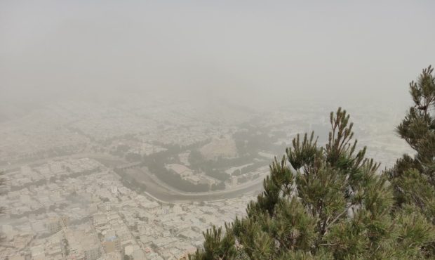 کارشناس پیش‌بینی هواشناسی ایلام تاکید کرد: گرد و غبار دست از سر ایلام برنمی‌دارد