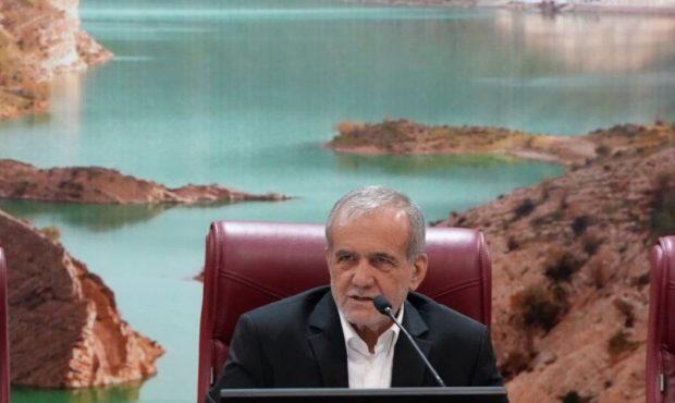 پزشکیان: مبنای گفت‌وگو با آمریکا سیاست‌های رهبر انقلاب است/ زیر بار زور نمی‌رویم