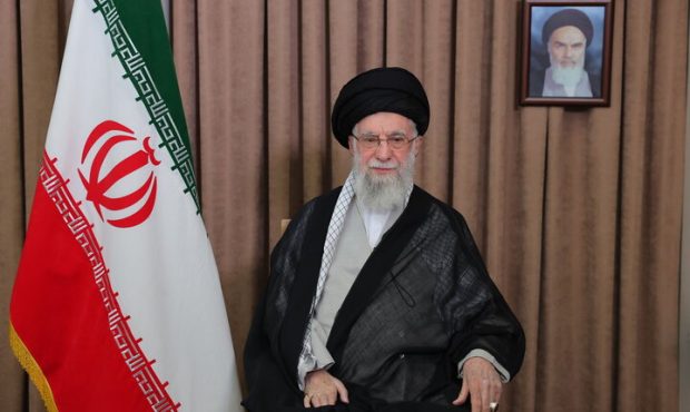 رهبر انقلاب: رژیم صهیونی زیر ضربات جمهوری اسلامی تقریباً از پا درآمد