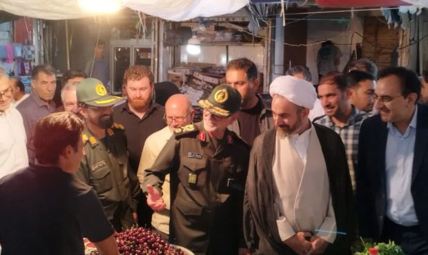 صحنه‌ای زیبا از بازار ایلام؛ مسئولان در کنار مردم