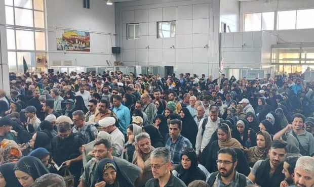 فرماندار مهران خبر داد: تردد ۱۷ هزار زائر عاشورا از مرز مهران در ۲۴ ساعت گذشته فرماندار مهران خبر داد: تردد ۱۷ هزار زائر عاشورا از مرز مهران در ۲۴ ساعت گذشته