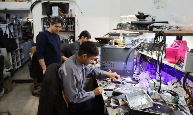 مدیرکل فنی و حرفه ای ایلام خبر داد: ۱۲۰ کارگاه دولتی در فنی و حرفه ای ایلام فعال است مدیرکل فنی و حرفه ای ایلام خبر داد: ۱۲۰ کارگاه دولتی در فنی و حرفه ای ایلام فعال است