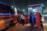 مدیرعامل جمعیت هلال احمر ایلام خبر داد: انتقال ۲۳ زائر جانباخته و مصدوم از عراق به مرز مهران