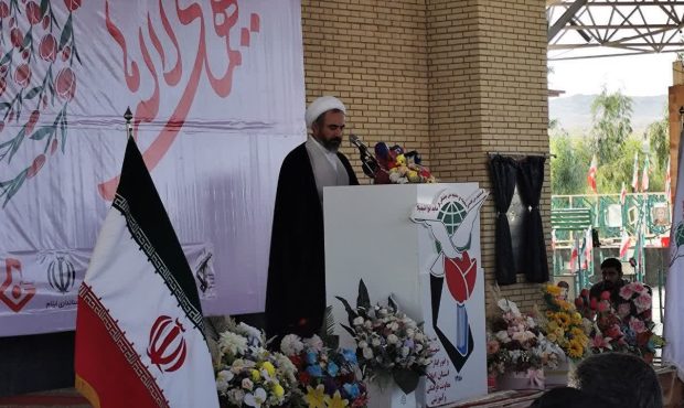 هفته دفاع مقدس سند افتخار ایران اسلامی است/ باید با شهدا بود تا به جایگاه والای انسانی رسید