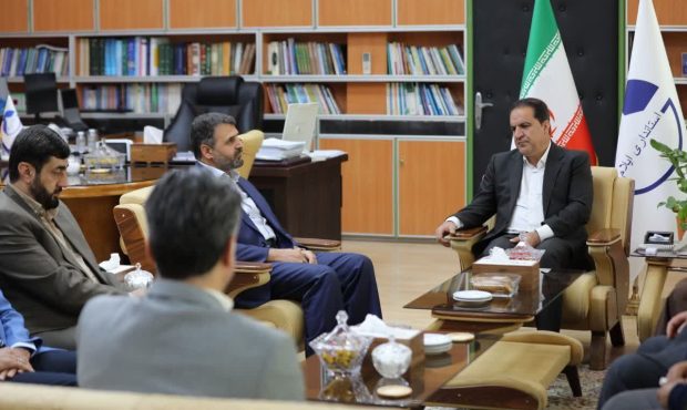 آستان قدس رضوی در استان طرحهای شاخص اجرا کند آستان قدس رضوی در استان طرحهای شاخص اجرا کند