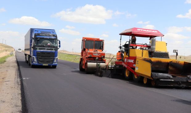 مدیرکل راهداری و حمل‌ونقل جاده‌ای استان خبر داد: افزایش ایمنی ۷۰ کیلومتر از راه‌های ایلام