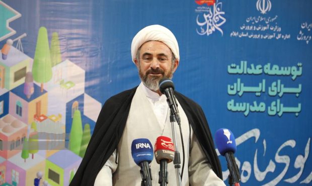 امروز دانش‌آموزان با درس، تربیت، باور، ورزش و تهذیب خود، ادامه‌دهنده راه شهدا هستند