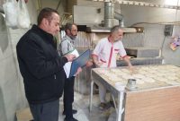 معاون بهداشتی دانشگاه علوم پزشکی ایلام خبر داد: ۶۵ نانوایی متخلف ایلام به دستگاه قضا معرفی شدند